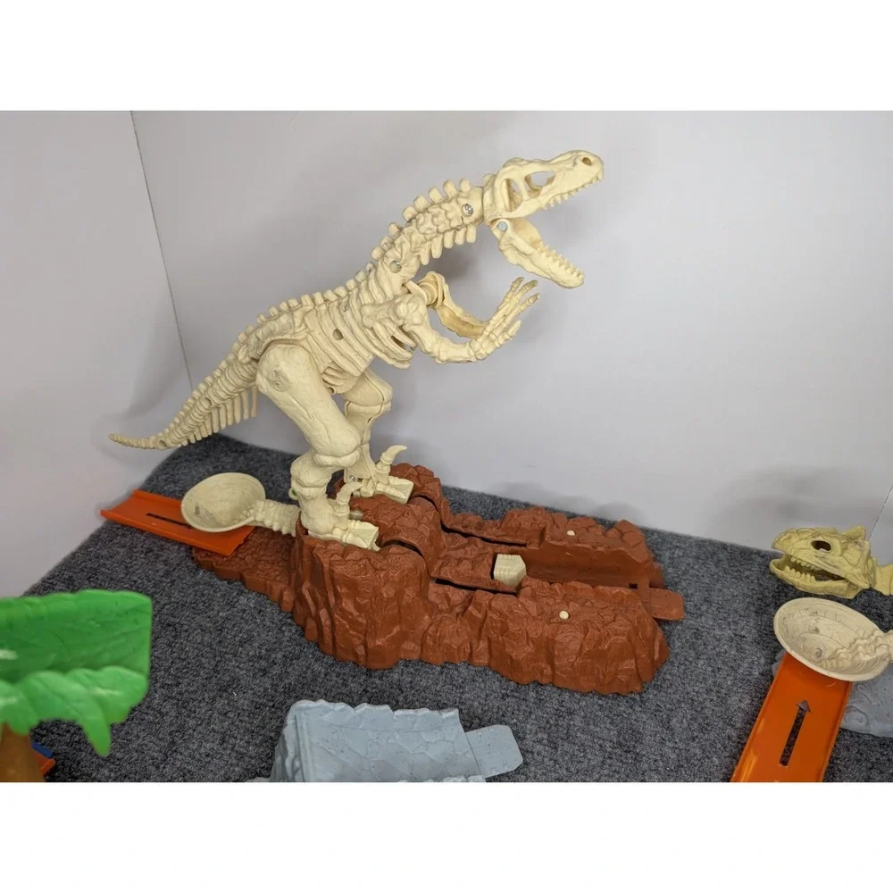 Lot Of 4 2008 Hot‎ Wheels Trick Track Dinosaur Pieces Mattel T-Rex Stegosaurus